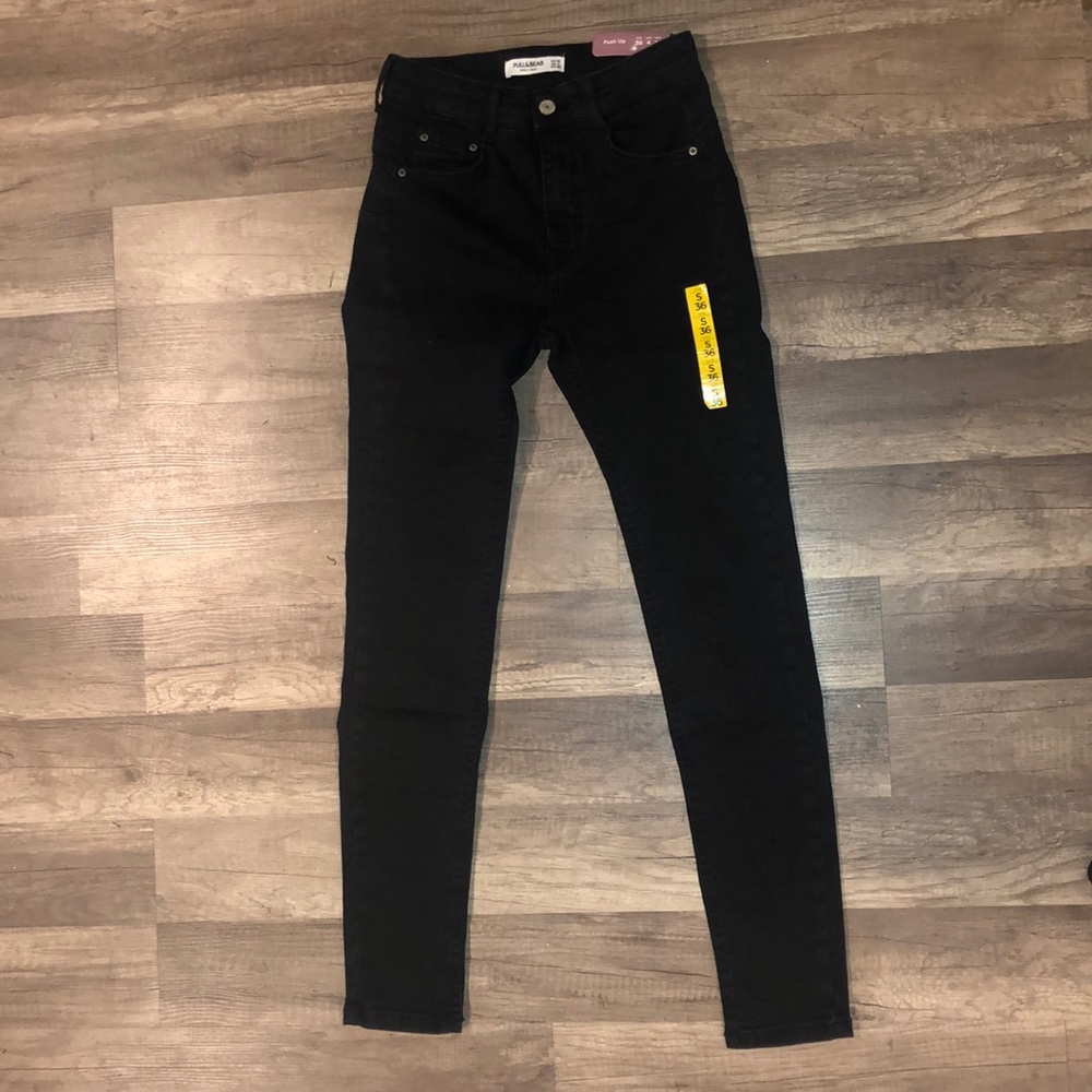 Black skinny jeans.
